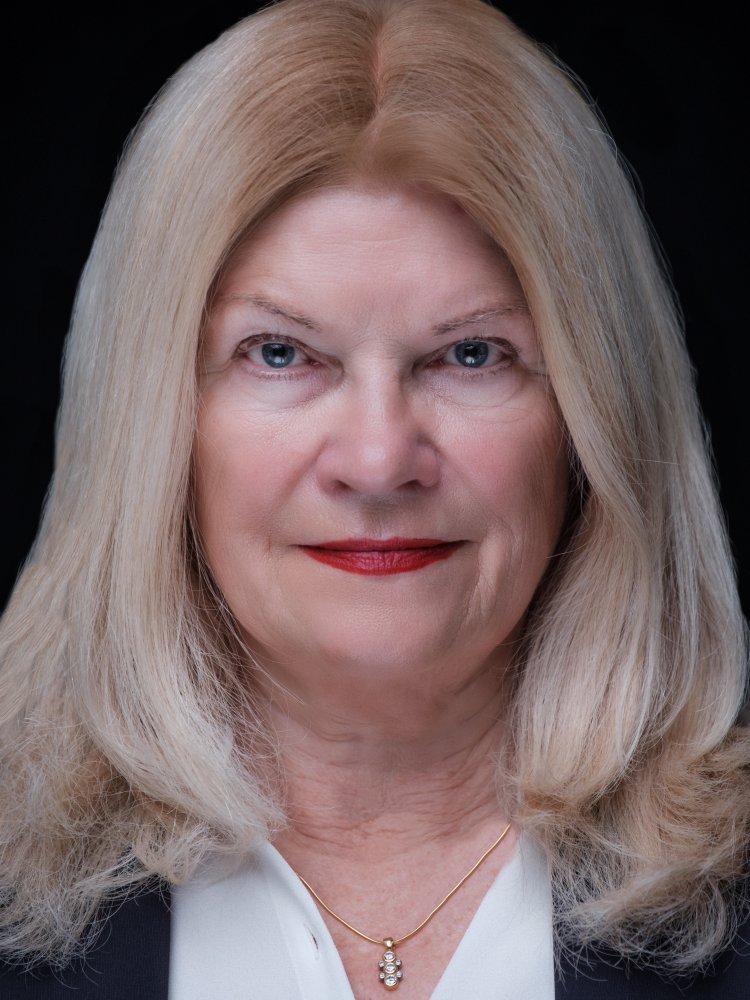 Dr. Adriane Rinsche